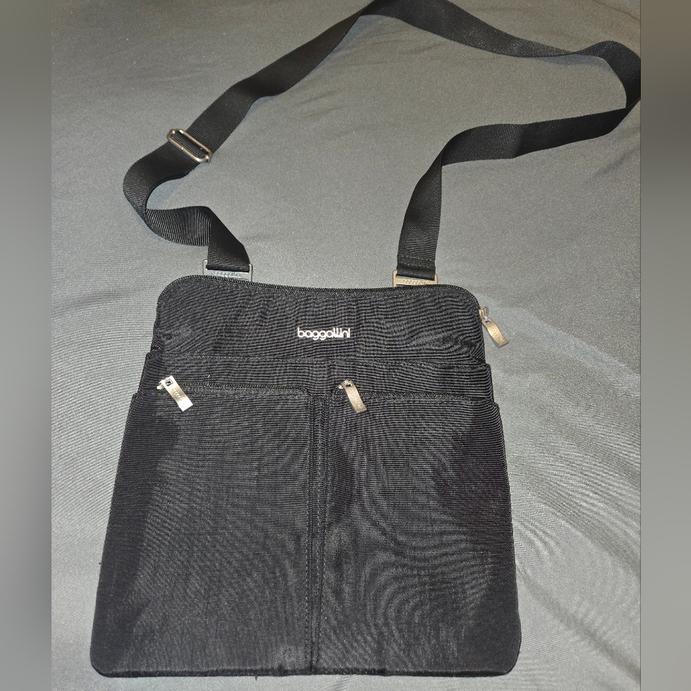 Baggallini Crossbody Vacation/travel  Black